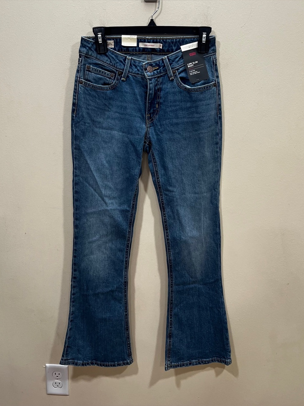 NWT Levi's Low Slim Boot women's jean medium blue wash size 25 x 30